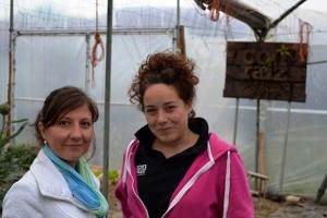Eva del Fresno visitó la empresa agroecológica Con Raíz