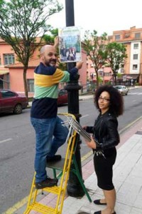 Colgada de Carteles de Agora Nava