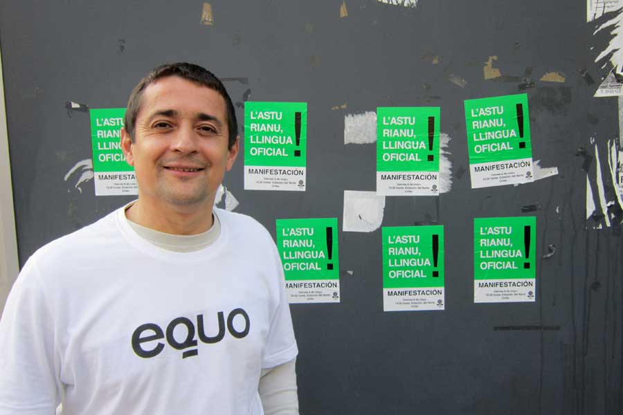 David Díaz Delgado na marcha pola oficialidá del asturiano