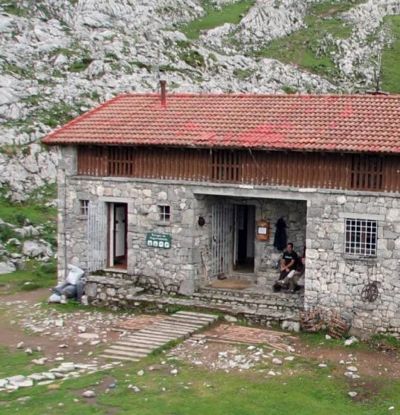 refugio de montaña picos de europa vegarredonda