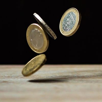 monedas cayendo