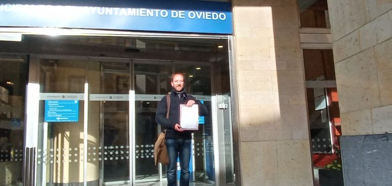 Hay que evitar más daños al Naranco Alberto Durán presenta escrito al registro del ayuntamiento de Oviedo